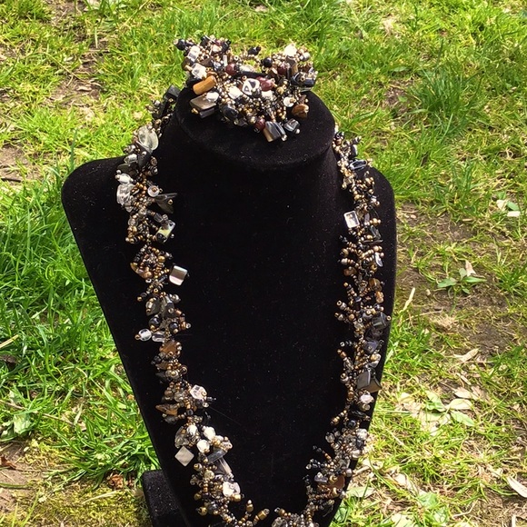 Earth-toned beaded necklace and bracelet set - Picture 1 of 3